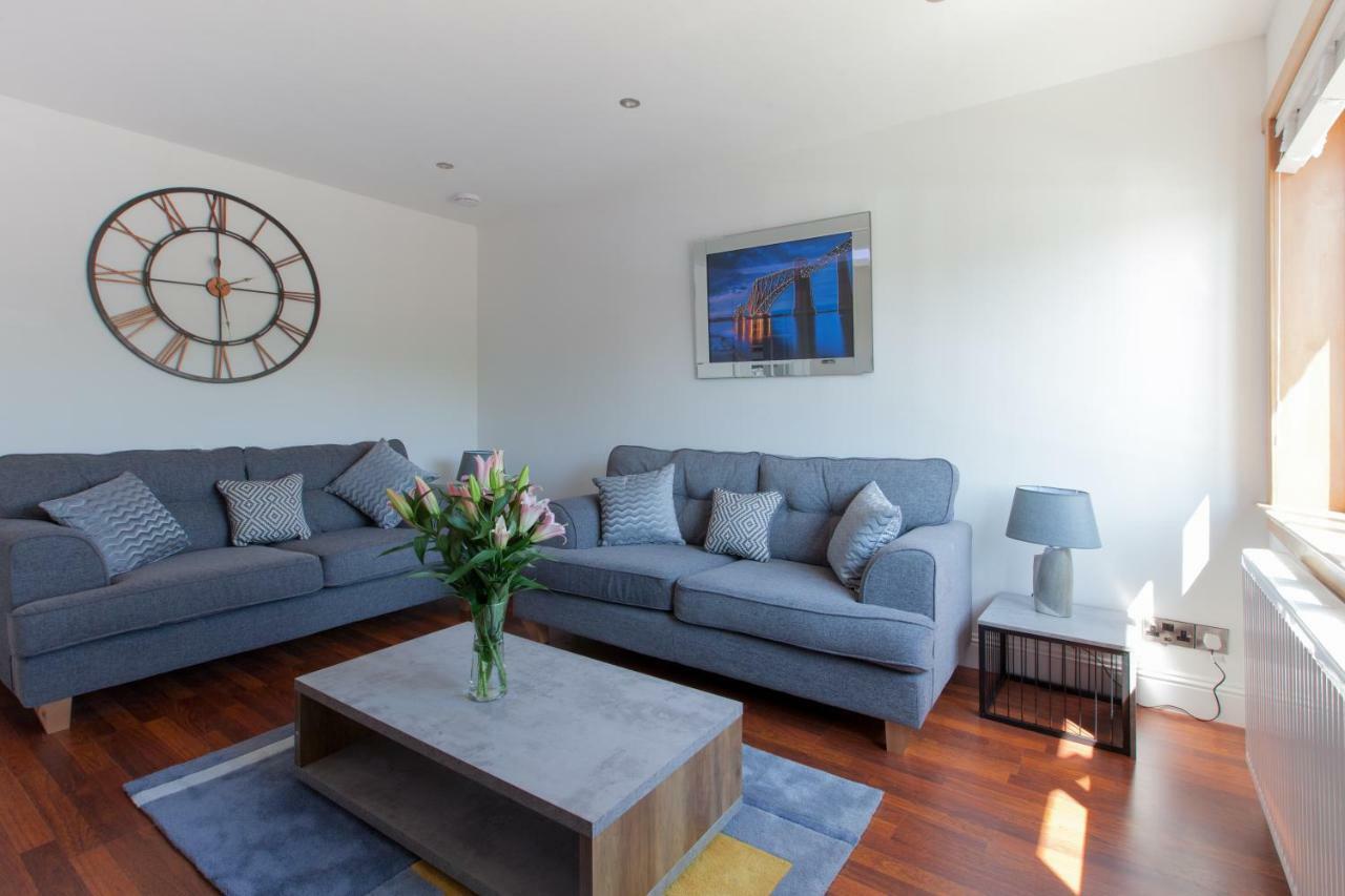 Leys Park Executive Apartments Dunfermline Bagian luar foto